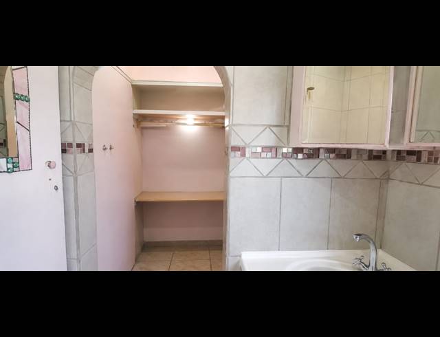 3 BEDROOM FREEHOLD FOR SALE IN VANDERBIJLPARK CE 5